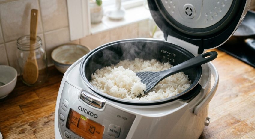 Nasi di dalam rice cooker